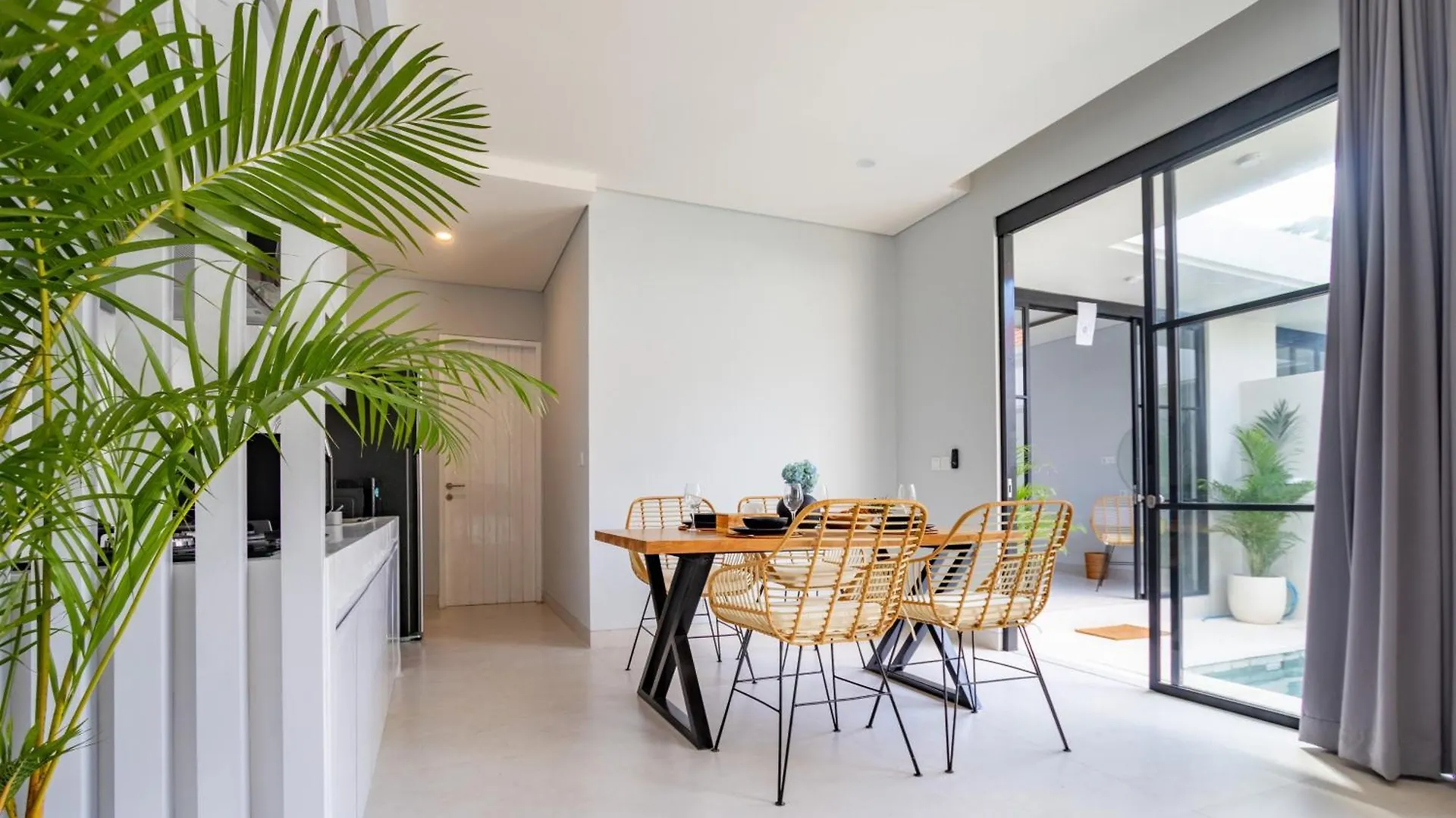 Canggu Oasis - Your Poolside Escape 2Bdr Villa Kerobokan