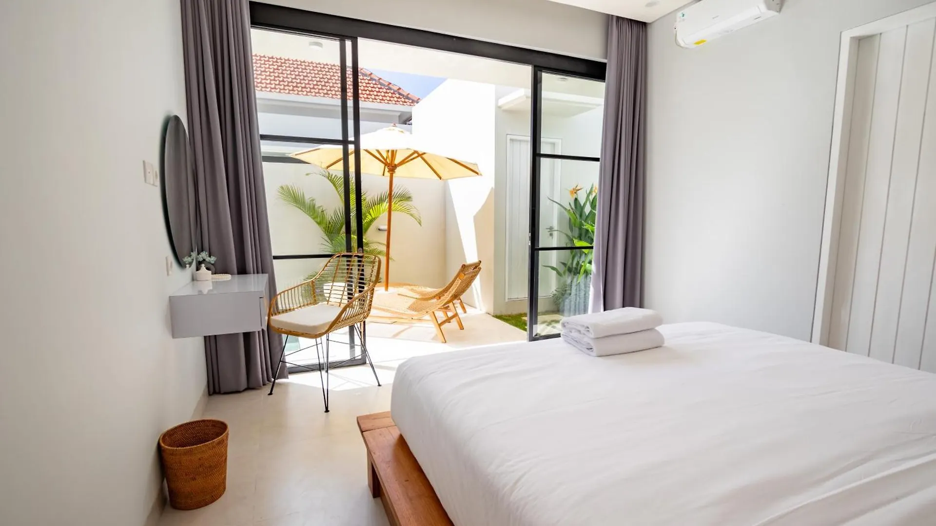 Canggu Oasis - Your Poolside Escape 2Bdr Villa Kerobokan