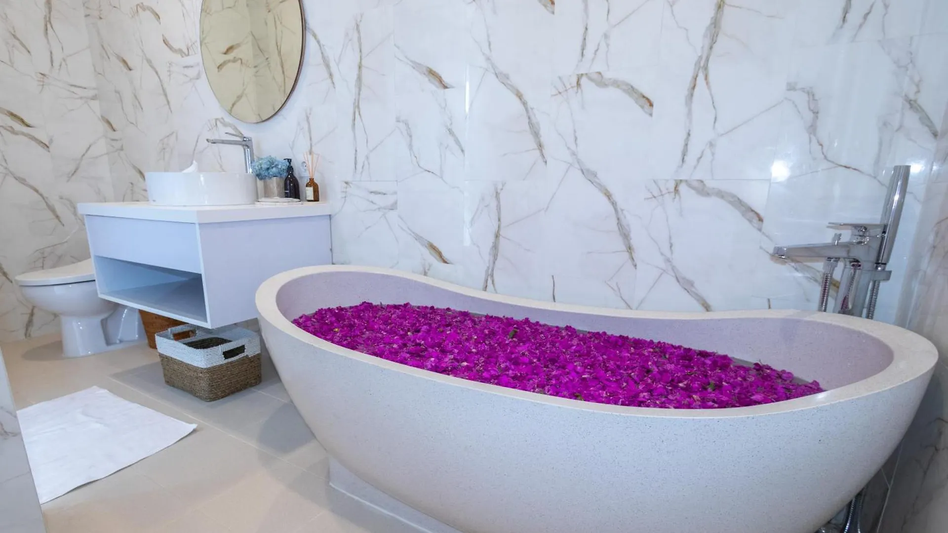 Canggu Oasis - Your Poolside Escape 2Bdr Villa Kerobokan